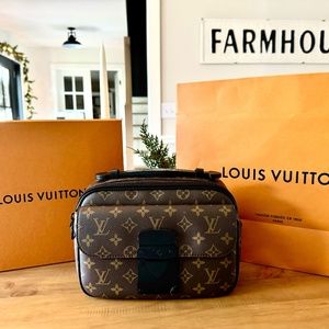 Louis Vuitton S Lock Messenger